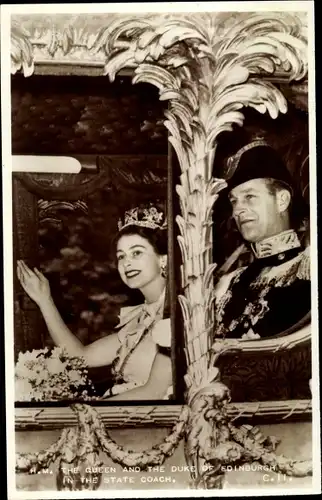 Ak Queen Elizabeth II. and the Duke of Edinburgh in the State Coach, Coronation 1953