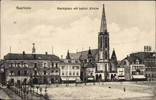 Ak Saarlouis im Saarland, Marktplatz mit katholischer Kirche