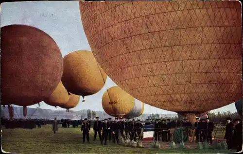 Ak Französische Soldaten mit Militärballons, Gasballons