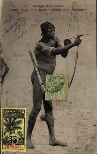 Ak Afrique Occidentale, Type de Bobo, Region Bobo Dioulasso, Jäger mit Bogen, Pfeile