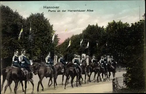 Ak Herrenhausen Hannover, Ulanen auf der Herrenhäuser Allee