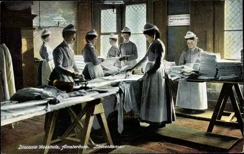 Ak Amsterdam Nordholland Niederlande, Diaconie Weeshuis, Linnenkamer, Bügelarbeiten, Bügeleisen