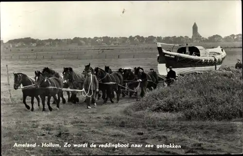 Ak Hollum Ameland Friesland Niederlande, Zo wordt de reddingboot naar zee getrokken