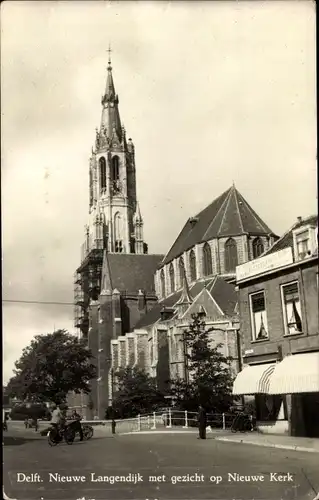 Ak Delft Südholland Niederlande, Nieuwe Langendijk met gezicht op Nieuwe Kerk