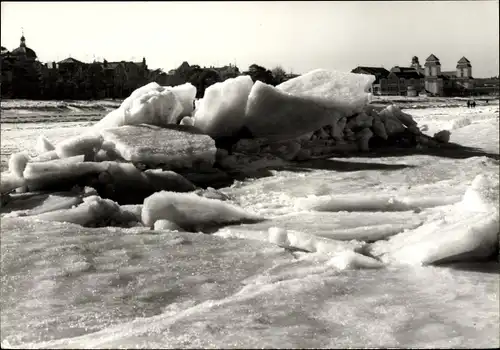 Ak Seebad Binz auf Rügen, Eisschollen am Strand
