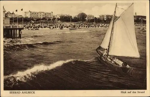 Ak Ostseebad Ahlbeck Heringsdorf auf Usedom, Blick auf den Strand, Segelboot
