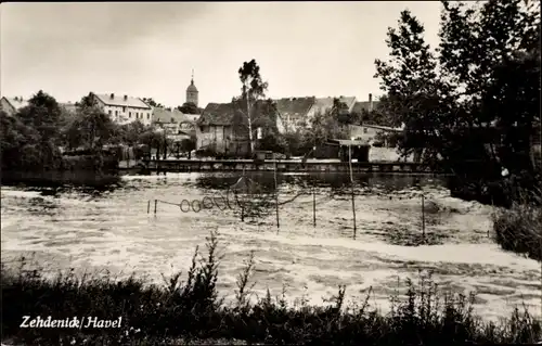 Ak Zehdenick Havel, Flusspartie, Fischernetz, Ort im Hintergrund