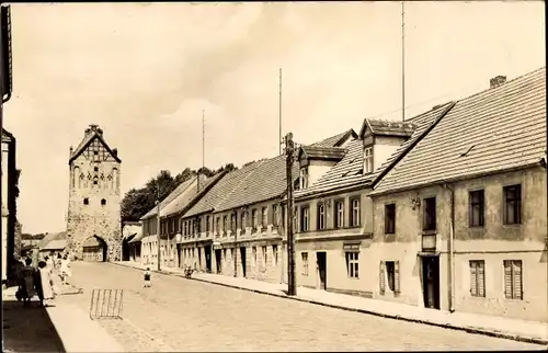 Ak Lychen in der Uckermark, Straßenpartie im Ort, Tor, Häuser, Kinder
