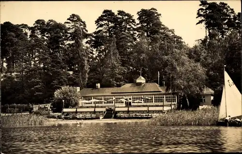 Ak Waren an der Müritz, HOG Seebadrestaurant, Segelboot