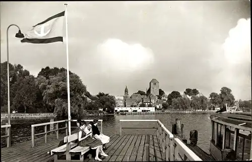 Ak Waren Müritz Meckl. Seenplatte, Partie auf der Kietzbrücke