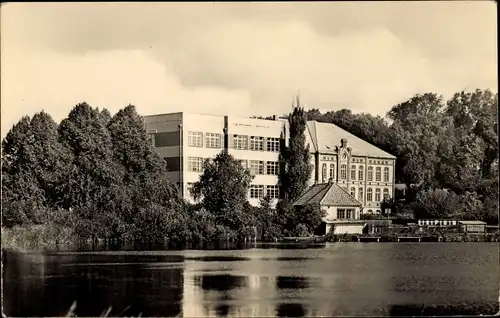 Ak Waren an der Müritz, Uferpartie, Goethe Schule