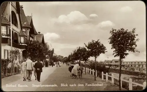 Ak Ostseebad Bansin Heringsdorf auf Usedom, Strandpromenade, Blick nach dem Familienbad