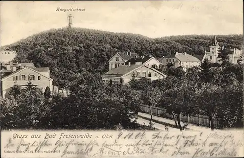 Ak Bad Freienwalde an der Oder, Blick auf den Ort und das Kriegerdenkmal