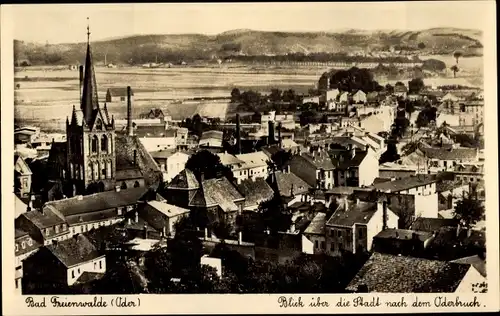 Ak Bad Freienwalde an der Oder, Blick über die Stadt nach dem Oderbruch