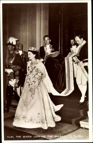 Ak Her Majesty the Queen leaving the Palace, Königin Elisabeth II. von England, Queen Elizabeth II.