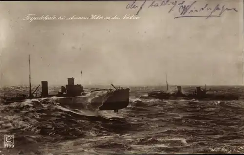 Ak Deutsche Kriegsschiffe, Torpedoboot bei schwerem Wetter in der Nordsee