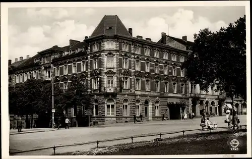 Ak Zittau in Sachsen, Hotel Reichshof, Passanten