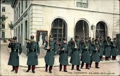 Ak Französische Soldaten in Uniformen, Infanterie, La releve de la garde