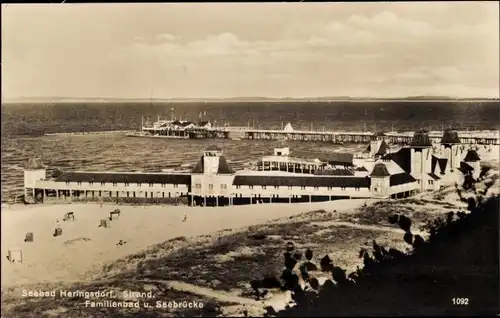 Ak Ostseebad Heringsdorf auf Usedom, Strand, Familienbad und Seebrücke