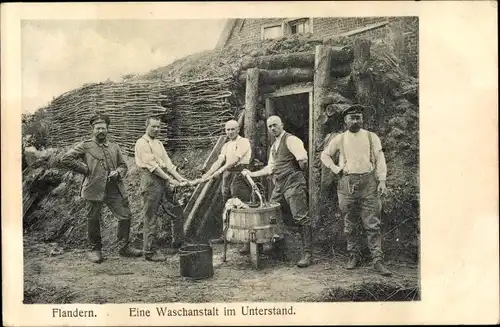 Ak Flandern, Eine Waschanstalt im Unterstand, I. WK