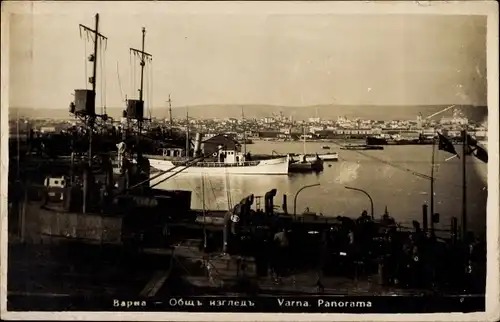 Foto Ak Warna Varna Bulgarien, Kriegsschiffe der bulgarischen Marine im Hafen