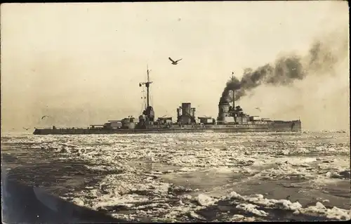 Foto Ak Wilhelmshaven in Niedersachsen, Deutsches Kriegsschiff auf dem Meer, I WK