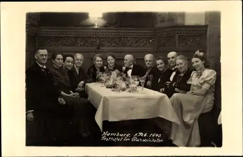 Foto Ak Hamburg, Festtafel Ratsweinkeller, Menschen am Tisch, 1940