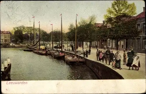 Ak Leeuwarden Friesland Niederlande, Straßenpartie, Boote