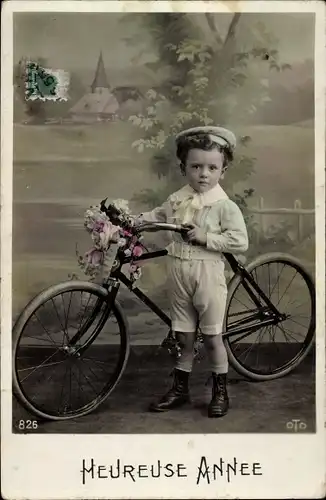 Ak Glückwunsch Neujahr, Junge mit Fahrrad