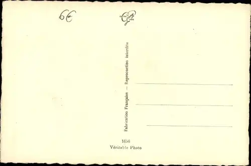 Ak Kletterer an einem Felsen, Bergsteiger