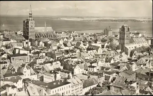 Ak Stralsund in Vorpommern, Blick vom Kirchturm St. Marien auf Altstadt, St. Nikolai, St. Jakobi