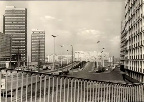 Ak Halle an der Saale, Thälmannplatz mit Hochstraße