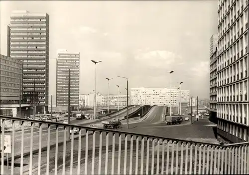 Ak Halle an der Saale, Thälmannplatz mit Hochstraße