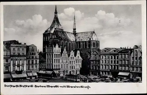 Ak Hansestadt Rostock, Neuer Markt mit Marienkirche, Straßenbahn
