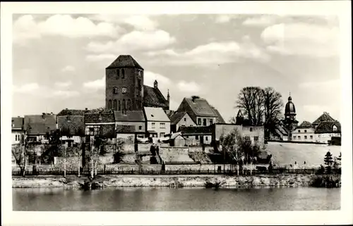 Ak Waren a.d. Müritz, Blick vom Wasser auf die Stadt mit Kirche