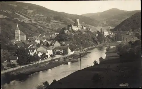 Foto Ak Heimbach in der Eifel, Panorama mit Kirche, Burg und Rur