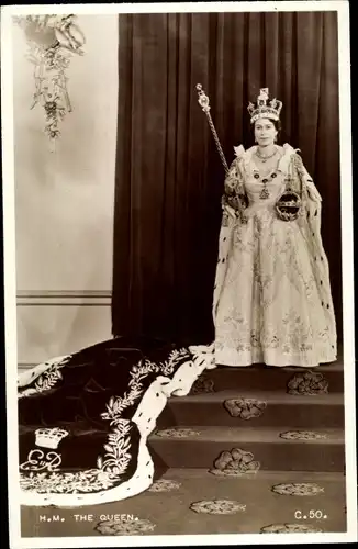 Ak HM The Queen Elizabeth II, Königin Elisabeth II von Großbritannien, Krone, Szepter, Coronation