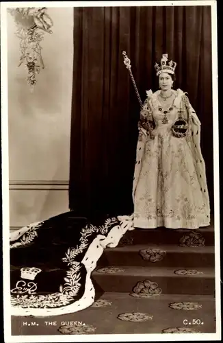 Ak HM The Queen Elizabeth II, Königin Elisabeth II von Großbritannien, Krone, Szepter, Coronation