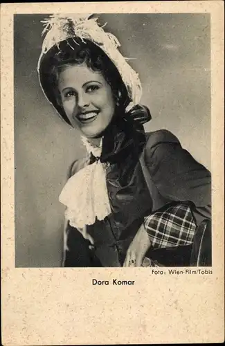 Ak Schauspielerin Dora Komar, Portrait mit Hut, Ross Verlag