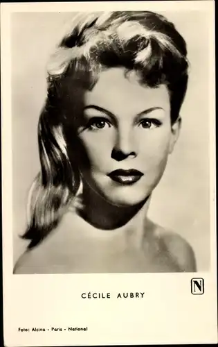 Ak Schauspielerin Cecile Aubry, Portrait