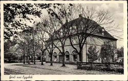 Ak Eggebek Kreis Flensburg, Gebäude mit Bäumen davor