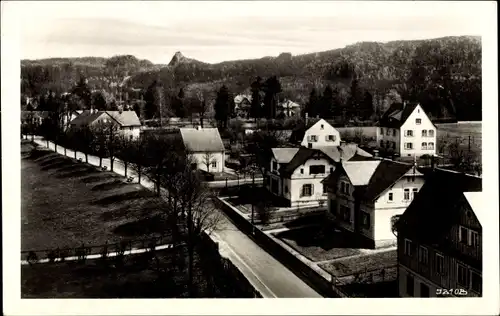 Ak Oybin in der Oberlausitz, Zittauer Gebirge, Teilansicht mit Scharfenstein