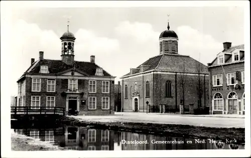 Ak Dinteloord Nordbrabant, Gemeentehuis en Ned. Herv. Kerk