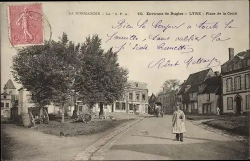 Ak La Vieille Lyre Eure, Place de la Croix, homme, coche