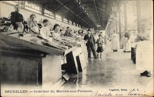 Ak Bruxelles Brüssel, Interieur du Marché aux Poissons, Fischmarkt, Markthalle