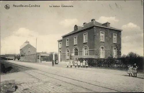 Ak Neuville en Condroz Neupré Wallonien Lüttich, La maison Communale