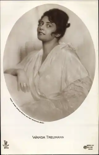 Passepartout Ak Schauspielerin Wanda Treumann, RPH 87 3