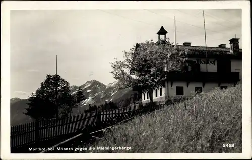 Ak Mösern Telfs in Tirol, Menthof gegen die Miemingerberge
