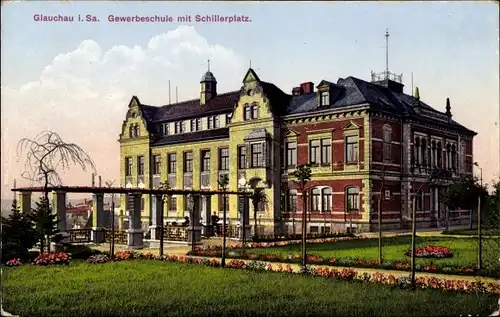 Ak Glauchau in Sachsen, Gewerbeschule mit Schillerplatz, Parkanlagen