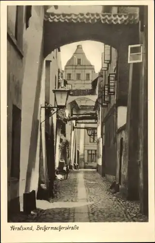 Ak Stralsund in Vorpommern, Bergermacherstraße, Blick auf Giebelhaus